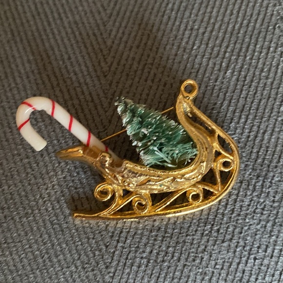 Vintage Sleigh Christmas Brooch Pin - Picture 4 of 16